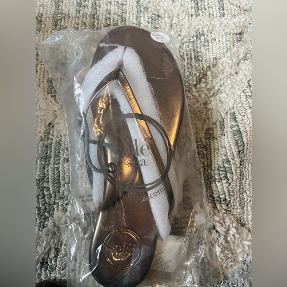 NWT Soléi Sea Indie Flip-Flop Sandals – Metallic Pewter - Picture 1 of 4